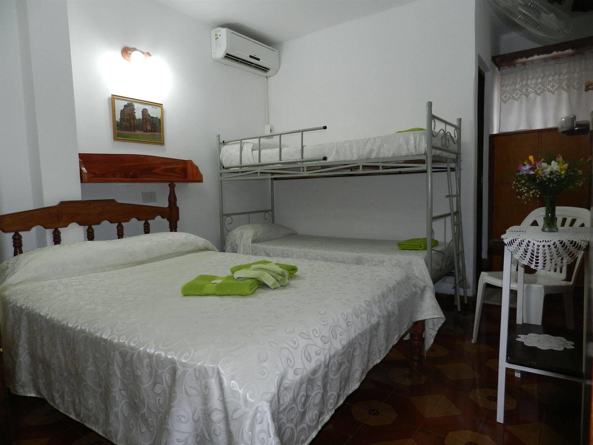 Hotel Colon Posadas Extérieur photo